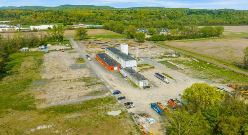 69 Neck Rd, Westfield, MA à louer - Photo du bâtiment - Image 2 de 7