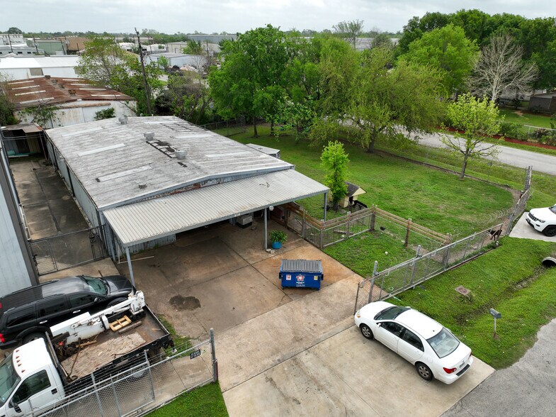 Heffernan Warehouses & Business Sale portefeuille de 4 propriétés à vendre sur LoopNet.ca - Photo du bâtiment - Image 2 de 24