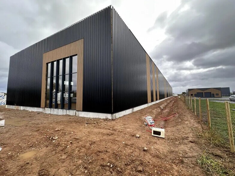 Flex dans Chambray-lès-Tours à louer - Photo du bâtiment - Image 3 de 10