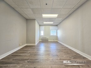 300-310 Happ Rd, Northfield, IL à louer Photo intérieure- Image 2 de 5