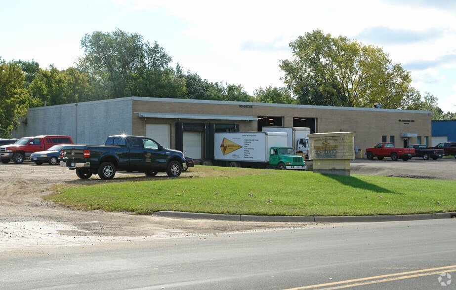 3350 Mike Collins Dr, Eagan, MN à vendre - Photo du bâtiment - Image 2 de 4