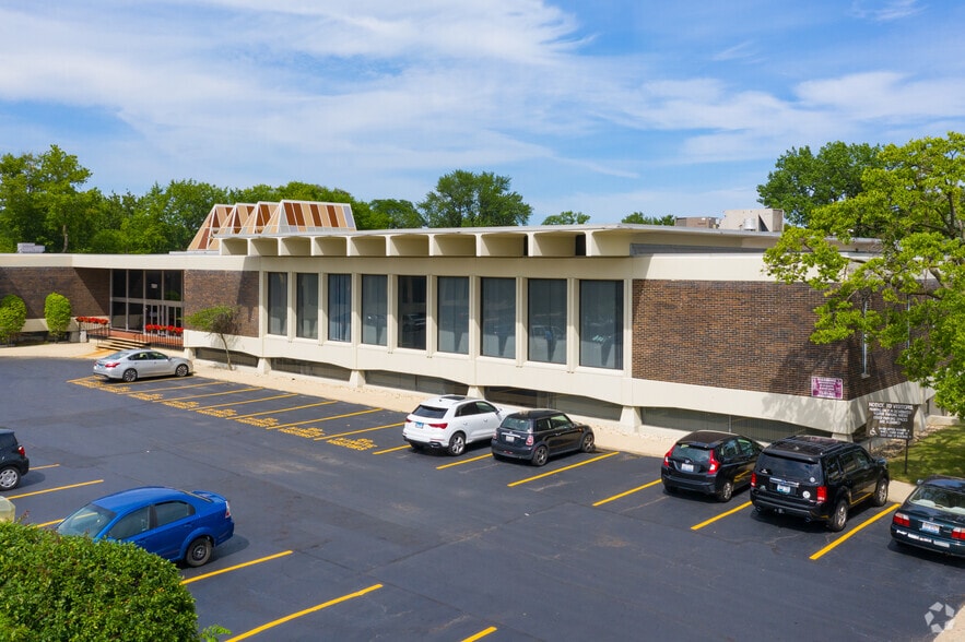 7301-7337 N Lincoln Ave, Lincolnwood, IL for lease - Building Photo - Image 1 of 5