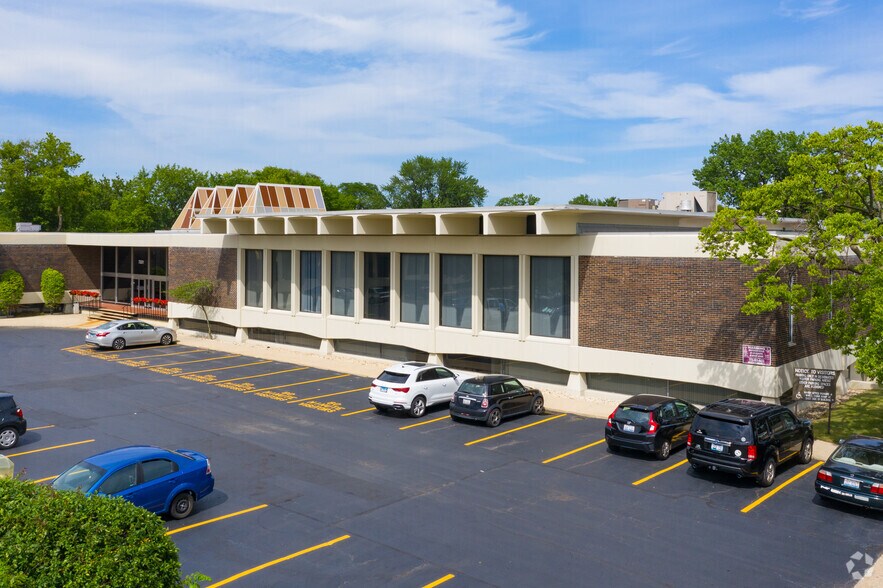 7301-7337 N Lincoln Ave, Lincolnwood, IL à louer - Photo du bâtiment - Image 1 de 5