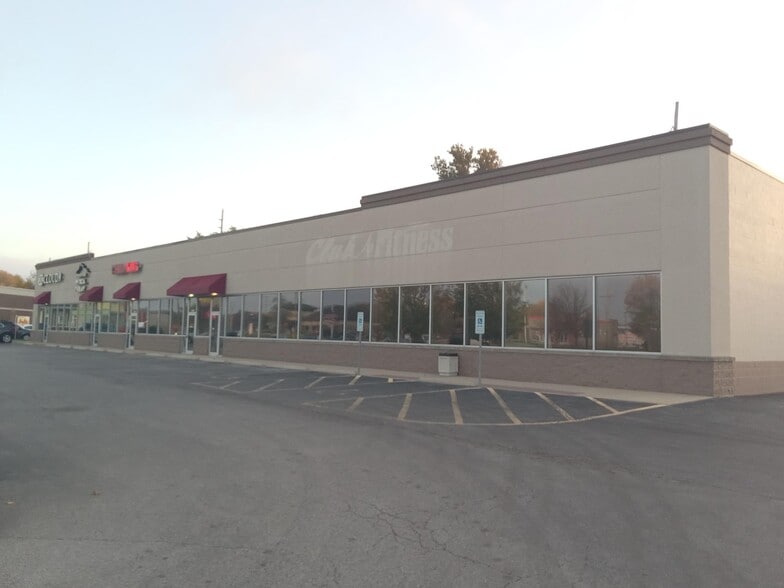 1126-1144 Vaughn Rd, Wood River, IL for lease - Building Photo - Image 2 of 12