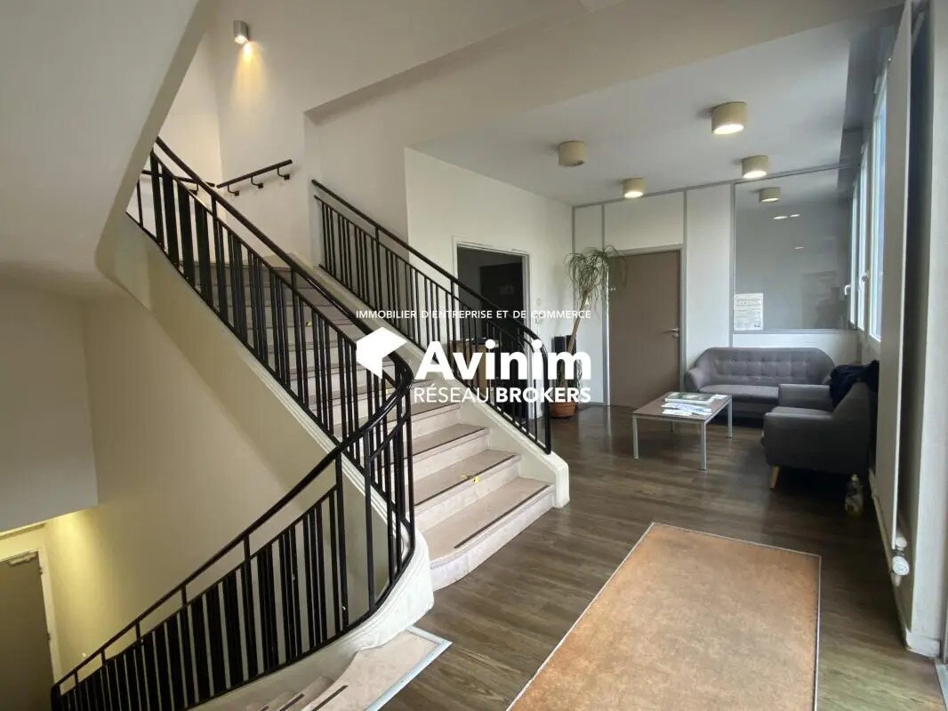 Office in Nanterre for lease Interior Photo- Image 1 of 2