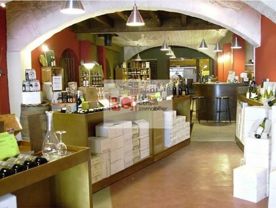 Retail in Nîmes for lease Interior Photo- Image 1 of 4