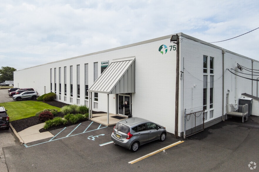 75 Amor Ave, Carlstadt, NJ for lease - Primary Photo - Image 1 of 6