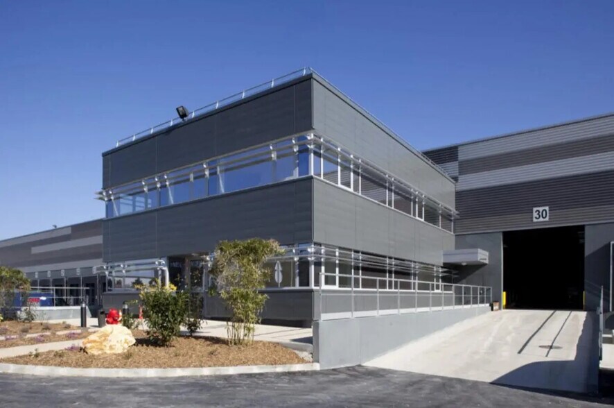 Bureau dans Bonneuil-sur-Marne à louer - Photo du bâtiment - Image 3 de 21