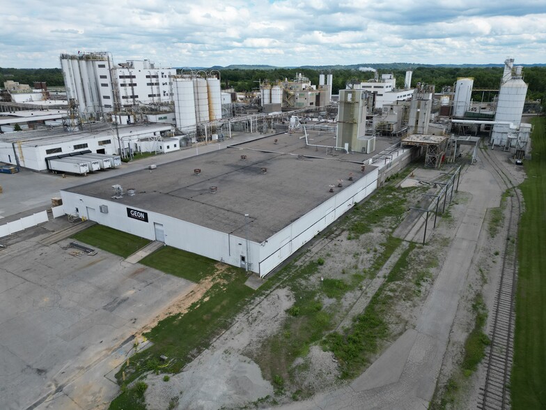 4250 Bells Ln, Louisville, KY for lease - Building Photo - Image 3 of 6