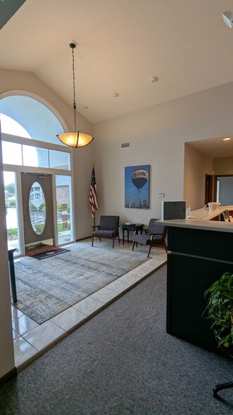 1668 Windham Way, O'Fallon, IL à vendre - Photo du bâtiment - Image 2 de 14