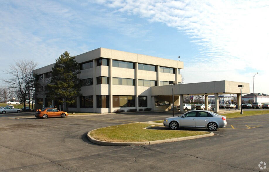 1300 Greenbrook Blvd, Hanover Park, IL à vendre - Photo du bâtiment - Image 3 de 33
