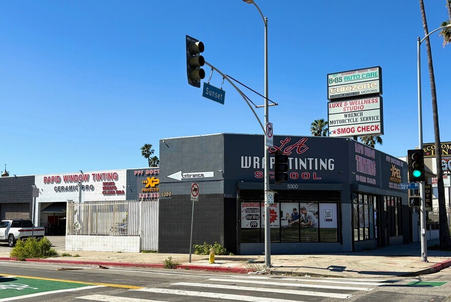 5300 Sunset Blvd, Los Angeles, CA à louer - Photo du bâtiment - Image 1 de 11