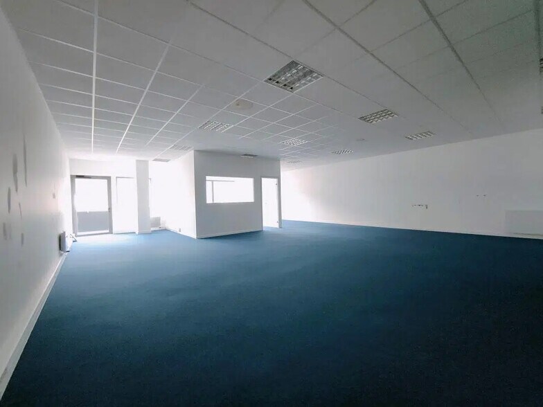 1 Rue Charles Cordier, Ferrières-en-Brie à vendre - Photo du bâtiment - Image 3 de 10