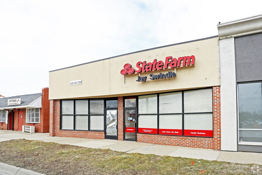 27510-27512 W 8 Mile Rd, Farmington Hills, MI à louer - Photo du bâtiment - Image 2 de 4