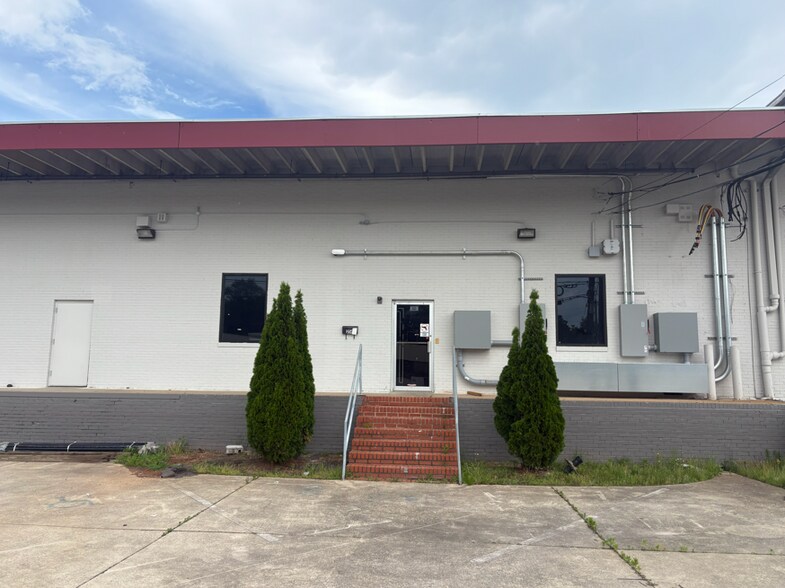 214-224 Industrial Dr, Greenville, SC à louer - Photo du bâtiment - Image 2 de 4