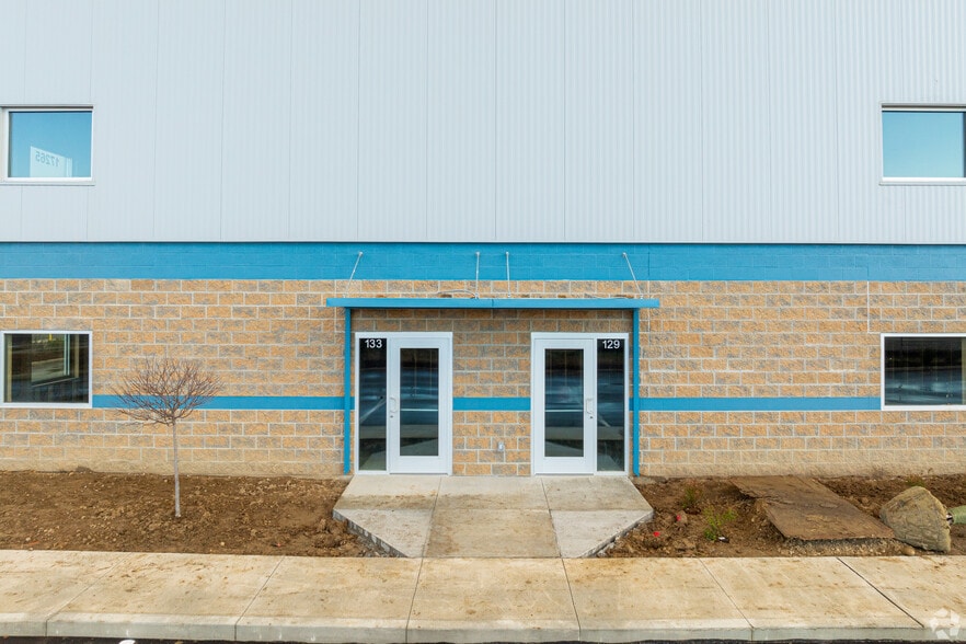 17265 Harger Ct, Noblesville, IN for lease - Building Photo - Image 2 of 4