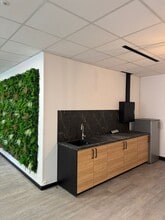 6-8 Rue Eugène Et Armand Peugeot, Rueil-Malmaison for sale Interior Photo- Image 1 of 5