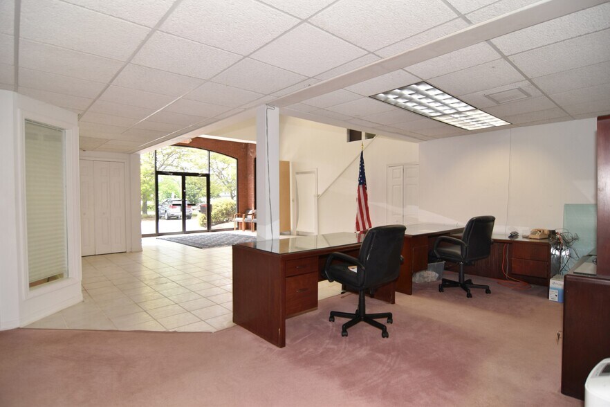 546-550 Main Rd, Tiverton, RI à louer - Photo du bâtiment - Image 3 de 13