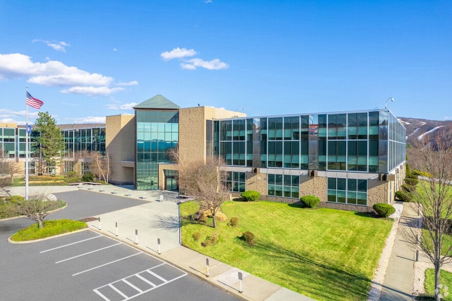 30 Ed Preate Dr, Moosic, PA for lease - Building Photo - Image 3 of 12