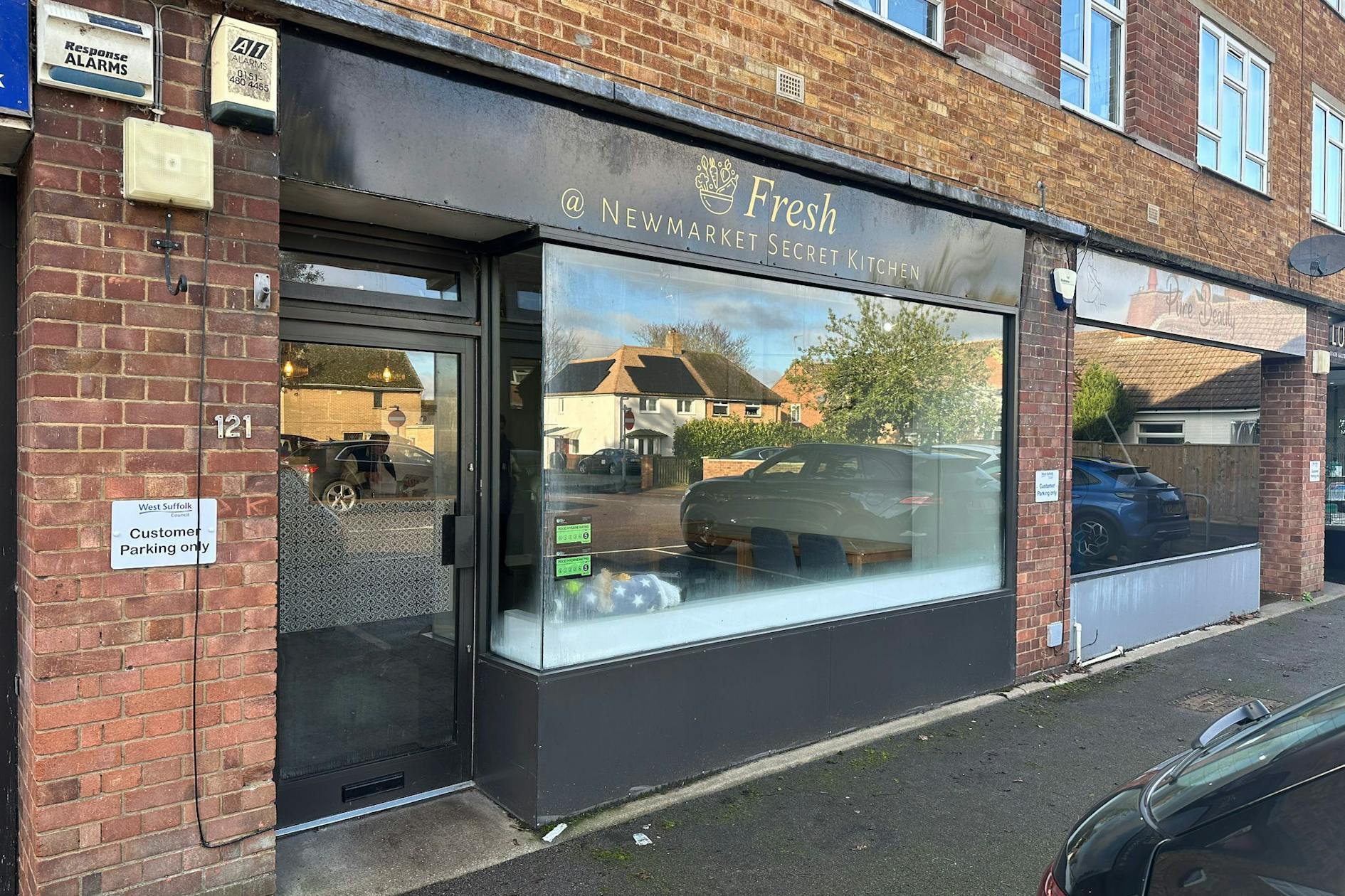 119-123 Freshfields, Newmarket for lease Primary Photo- Image 1 of 6