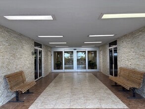 900 NW 13th St, Boca Raton, FL à louer Photo du bâtiment- Image 2 de 14