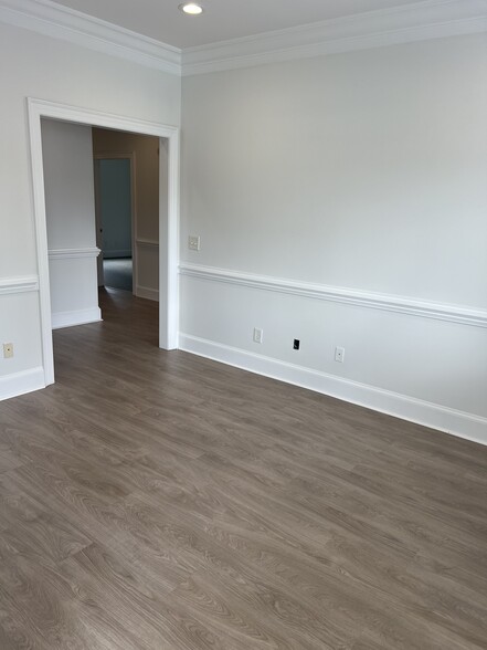610 Lynndale Ct, Greenville, NC for lease - Interior Photo - Image 3 of 6