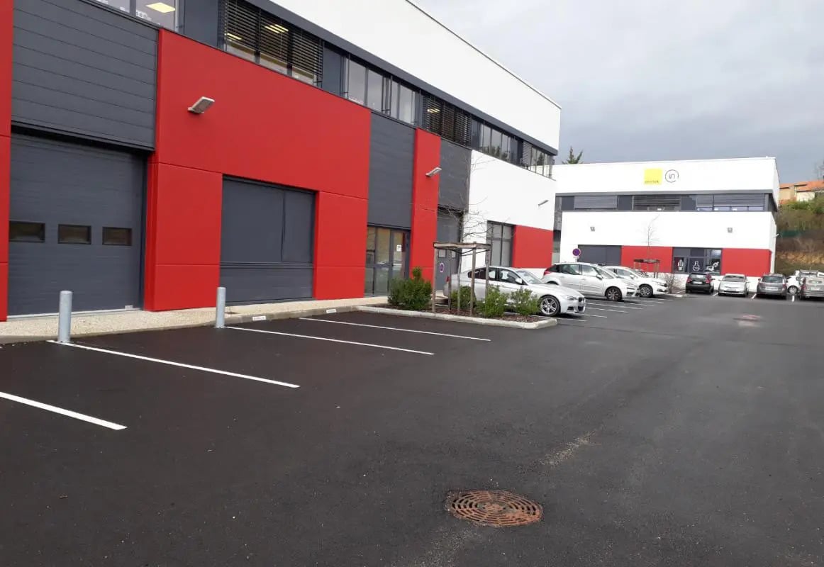 Office in Dardilly for lease Building Photo- Image 1 of 5