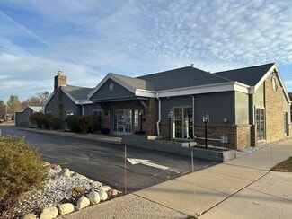 Plus de détails pour 613 N Grandview Blvd, Waukesha, WI - Commerce de détail à vendre
