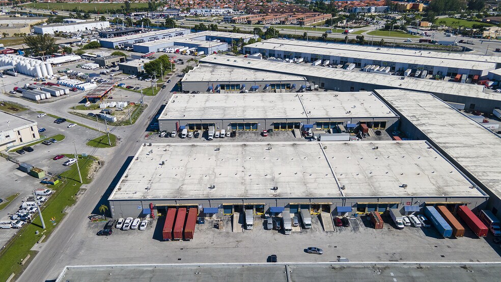 9999 NW 89th Ave, Medley, FL à louer - Photo du bâtiment - Image 2 de 3