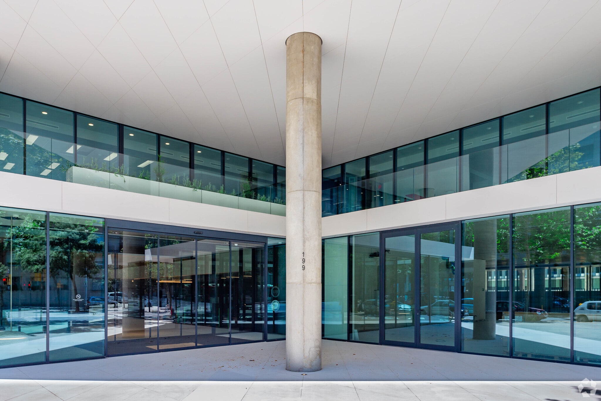 Office/Retail in Barcelona, Barcelona for lease Building Photo- Image 1 of 2