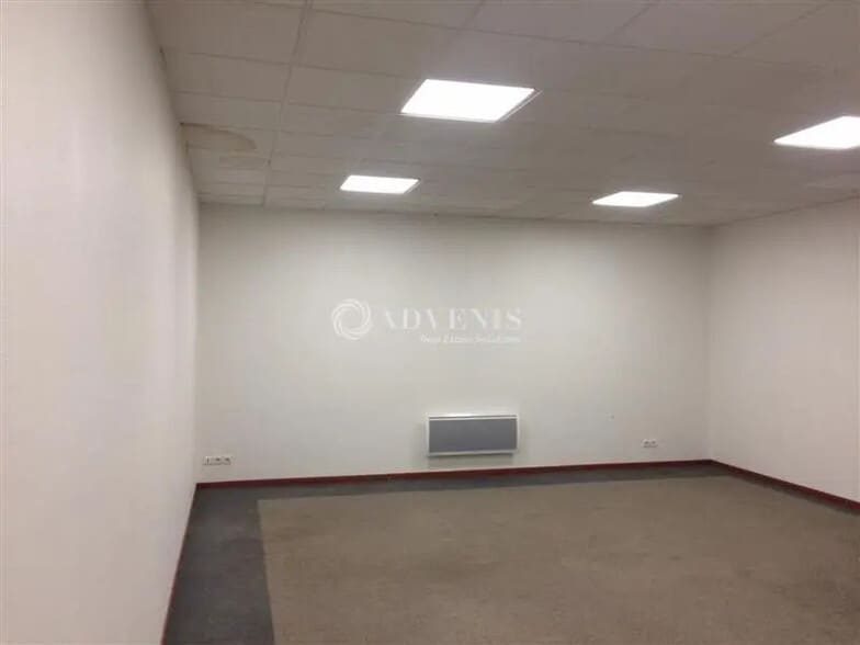 Office in Lille for lease - Interior Photo - Image 3 of 7