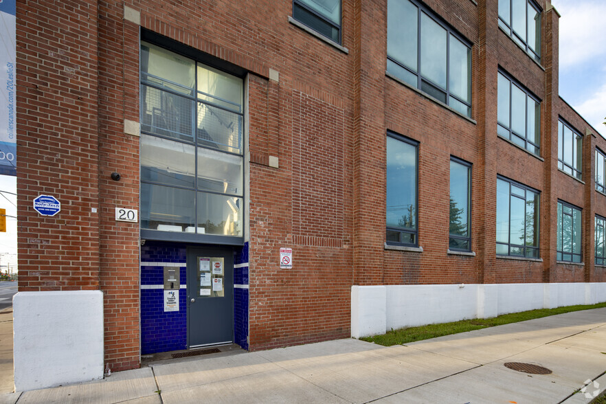 20 Leslie St, Toronto, ON for lease - Building Photo - Image 1 of 7