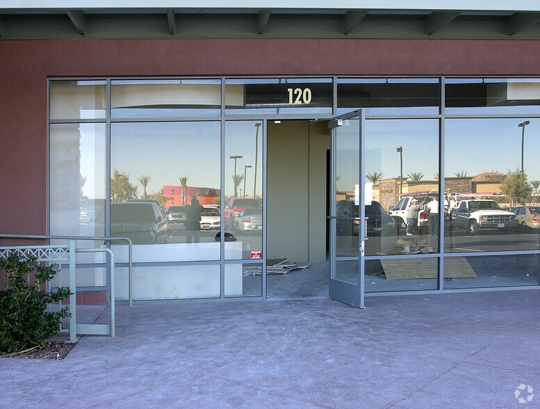 10860 W Charleston Blvd, Las Vegas, NV à louer - Photo du bâtiment - Image 3 de 8