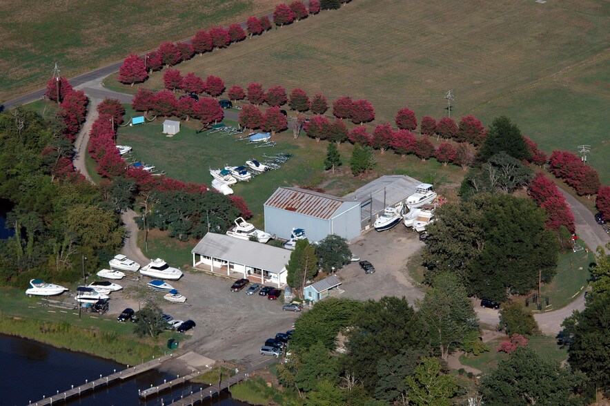 277 Harbor View Cir, Colonial Beach, VA à vendre - Photo du bâtiment - Image 2 de 29