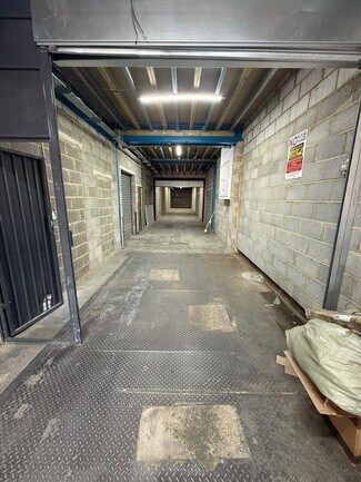 Plus de détails pour 18 Wadsworth Rd, Greenford - Local d'activités à louer