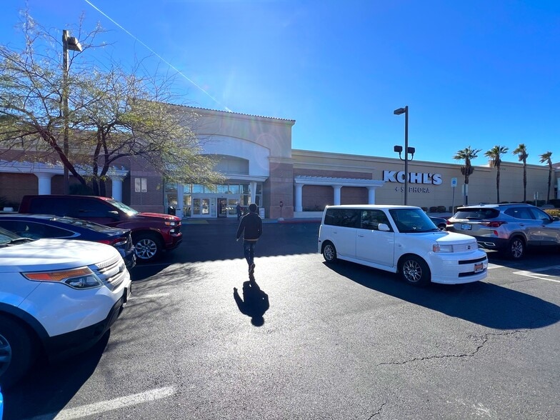 Peccole Plaza portfolio of 7 properties for sale on LoopNet.ca - Building Photo - Image 3 of 15