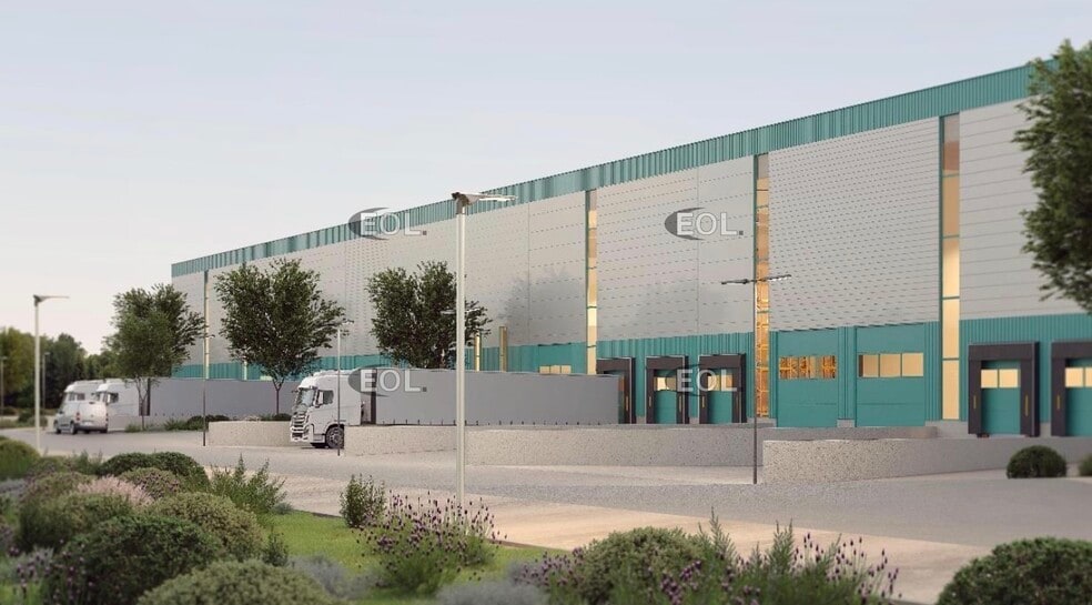 Industrial in Marignane for lease - Building Photo - Image 2 of 4