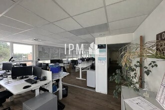 Office in Vitrolles for lease Interior Photo- Image 1 of 6