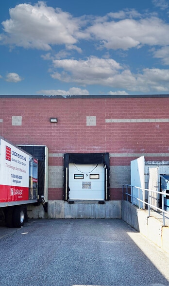 4 Thomas Dr, Westbrook, ME for lease - Building Photo - Image 3 of 9