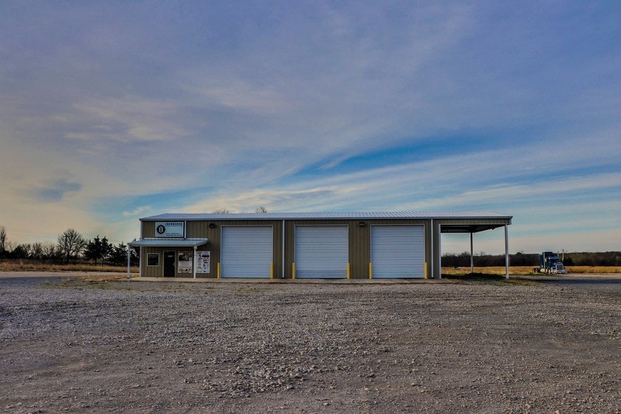 32827 Airline Rd, Pauls Valley, OK for sale - Building Photo - Image 2 of 8