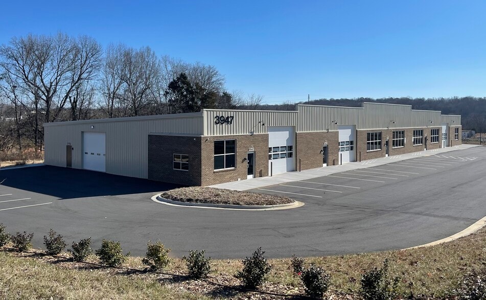 3947 Westpoint Blvd, Winston-Salem, NC for lease - Building Photo - Image 3 of 4