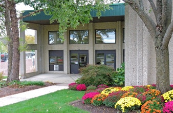 800 W 5th Ave, Naperville, IL à louer Photo du bâtiment- Image 1 de 16