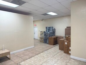 1429 Don St, Naples, FL à louer Photo intérieure- Image 2 de 4