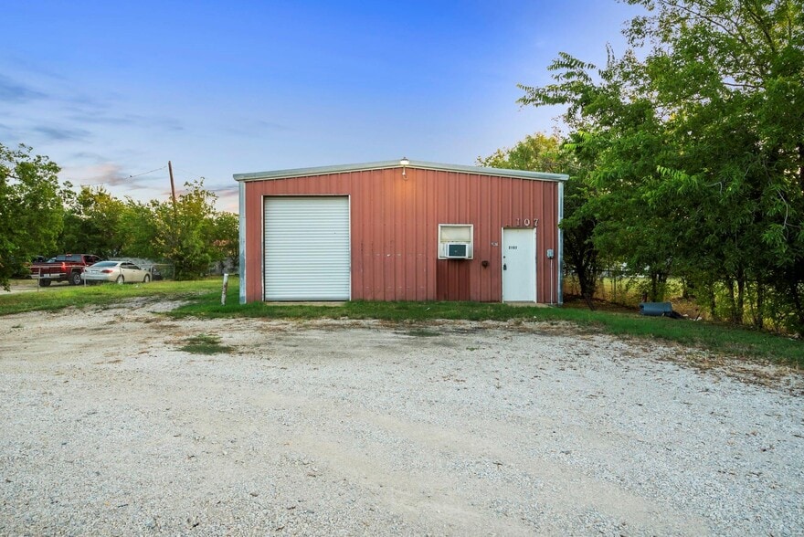 2105 NE 2nd St, Mineral Wells, TX à vendre - Photo du bâtiment - Image 3 de 18