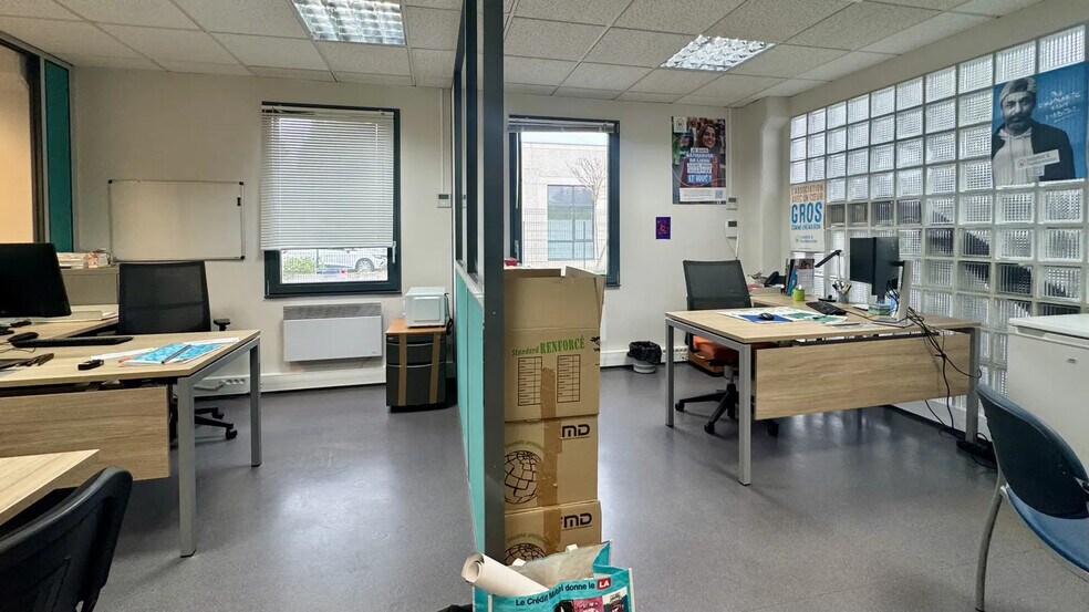 Bureau dans Marcq-en-Baroeul à louer - Photo du bâtiment - Image 3 de 9