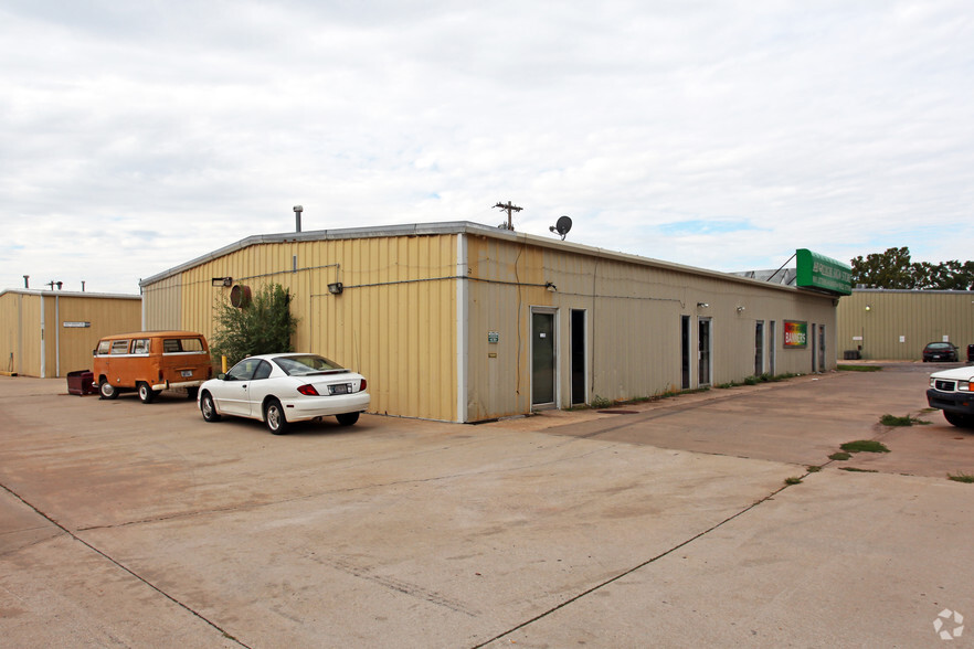 6924 Melrose Ln, Oklahoma City, OK for lease - Building Photo - Image 2 of 23