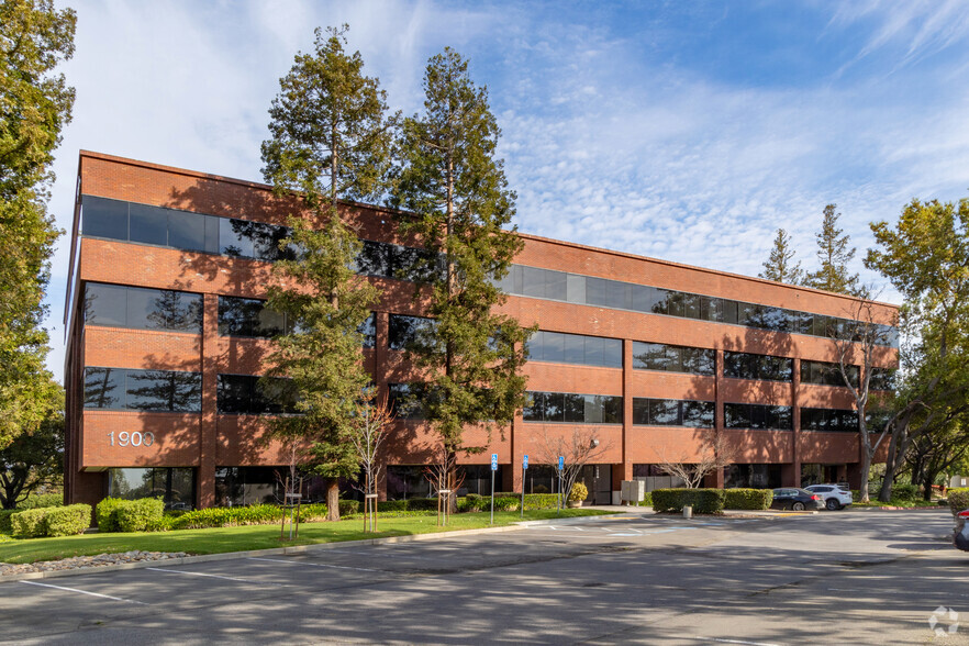 1900 McCarthy Blvd, Milpitas, CA à louer - Photo du bâtiment - Image 3 de 9