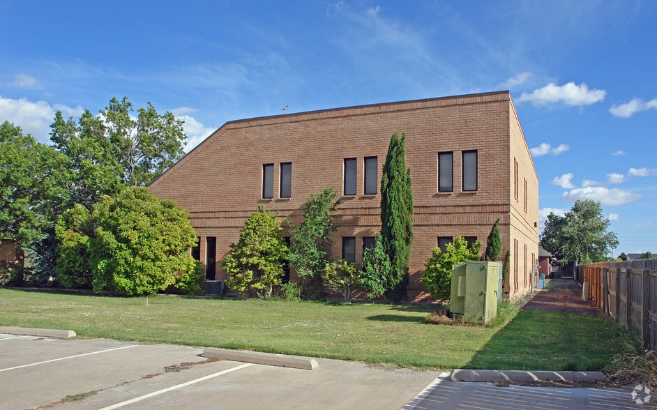 7005 Salem Park Dr, Lubbock, TX for sale - Building Photo - Image 2 of 32