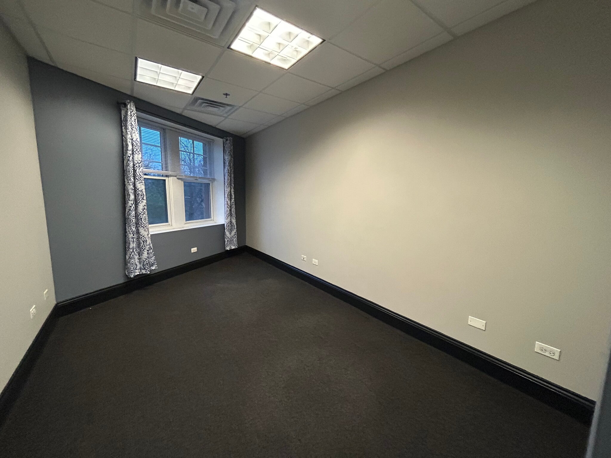 874 Green Bay Rd, Winnetka, IL for lease Interior Photo- Image 1 of 2