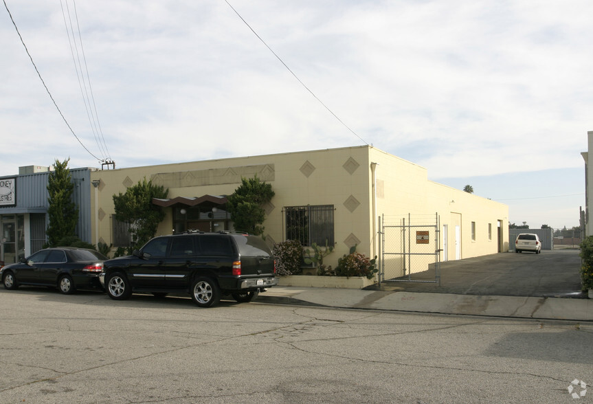 8740 Remmet Ave, Canoga Park, CA for lease - Building Photo - Image 2 of 5